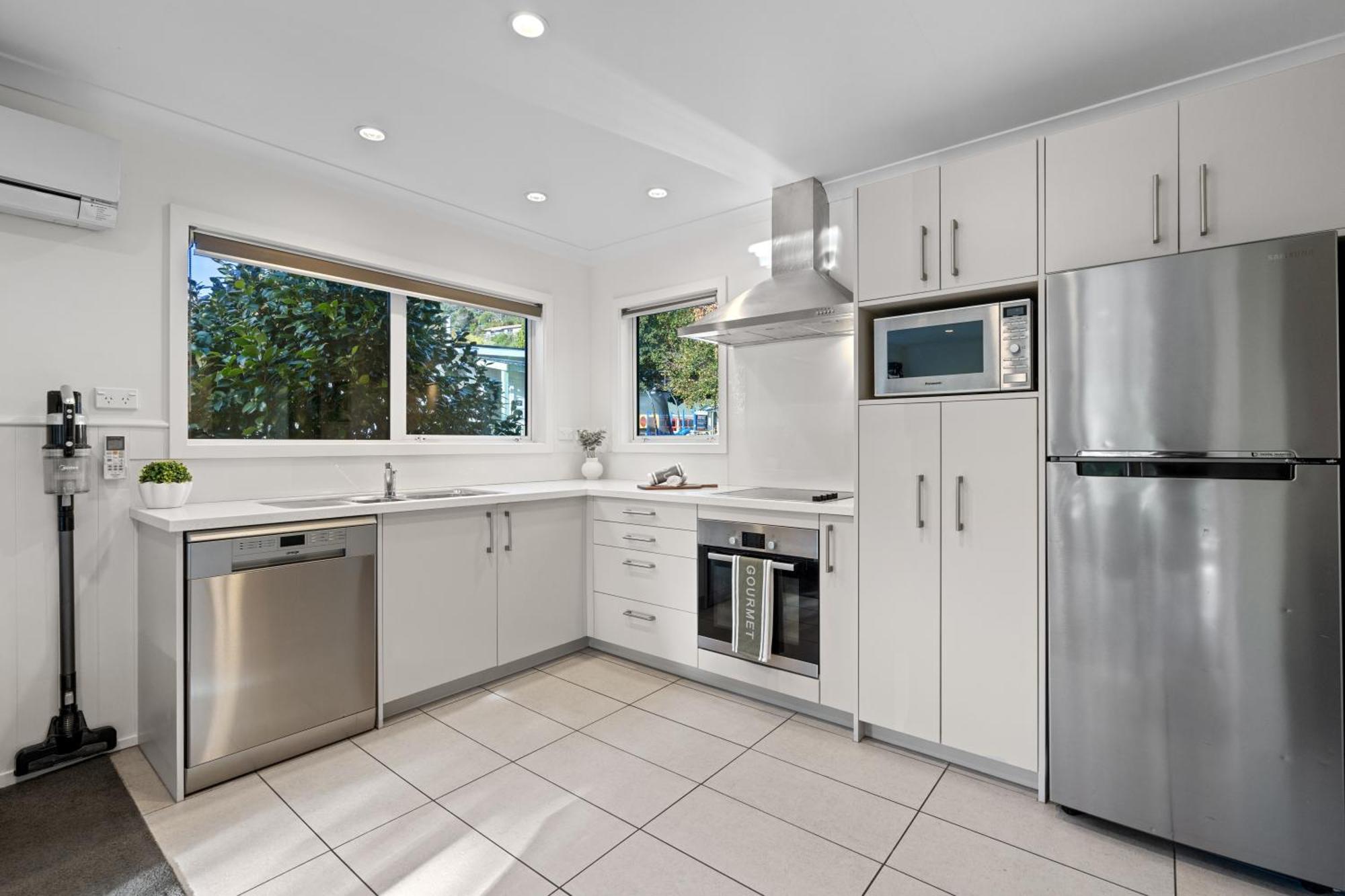 Tasman Holiday Parks Пиктън Екстериор снимка A modern Australian kitchen