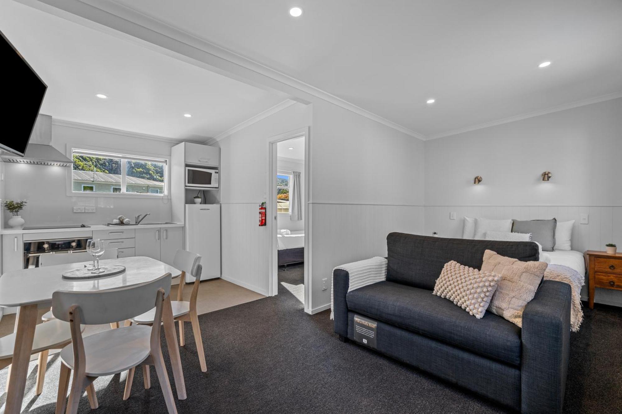 Tasman Holiday Parks Пиктън Екстериор снимка A typical studio apartment
