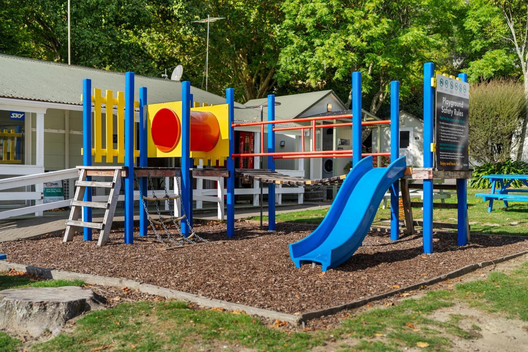 Tasman Holiday Parks Пиктън Екстериор снимка Playground at the station