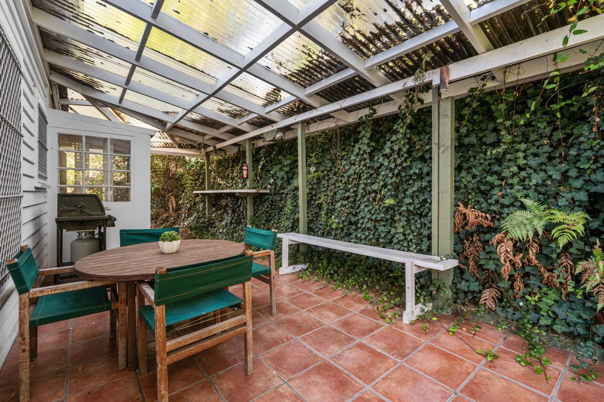 Tasman Holiday Parks Пиктън Екстериор снимка The courtyard at the house
