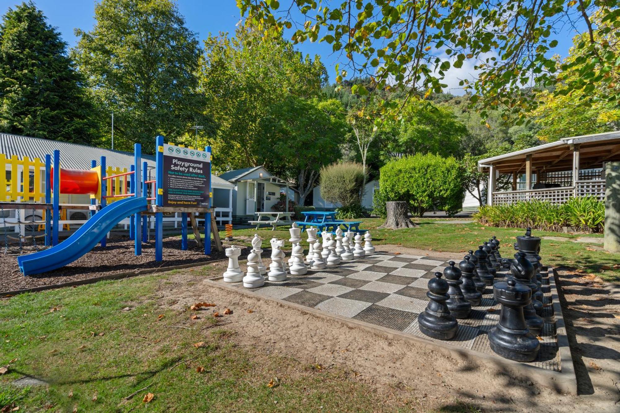 Tasman Holiday Parks Пиктън Екстериор снимка Playground at the station