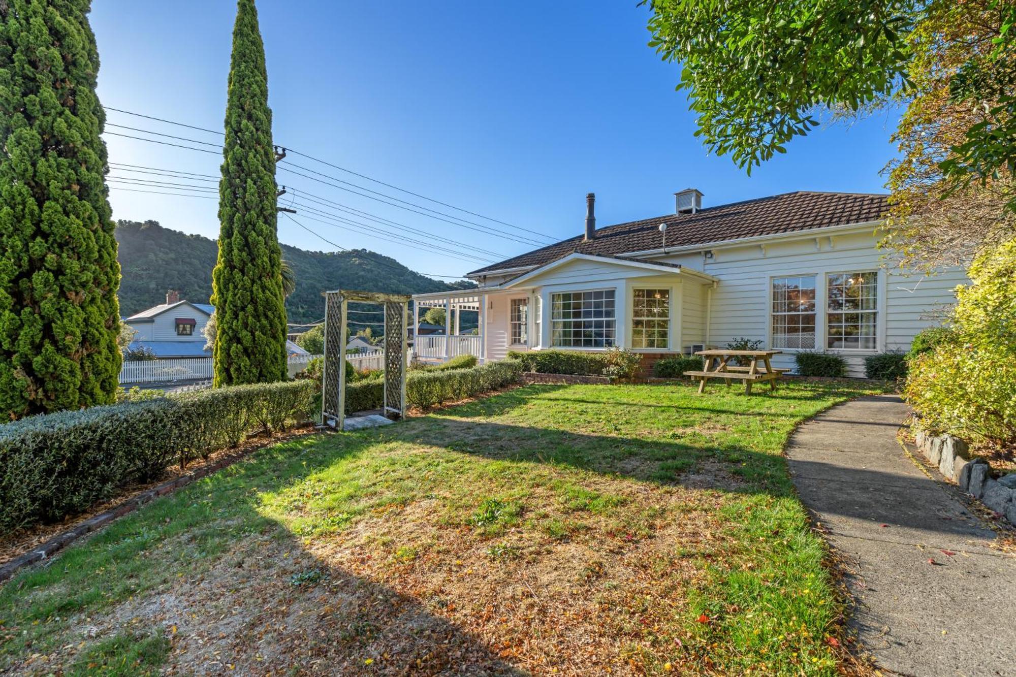 Tasman Holiday Parks Пиктън Екстериор снимка The house in 2015